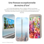 LG OLED evo AI G6 avec Brightness Booster Ultra montre une scène sombre où une silhouette de baleine lumineuse se démarque au milieu de particules éclatantes, offrant une luminance 3,9 fois plus lumineuse avec des détails plus clairs.